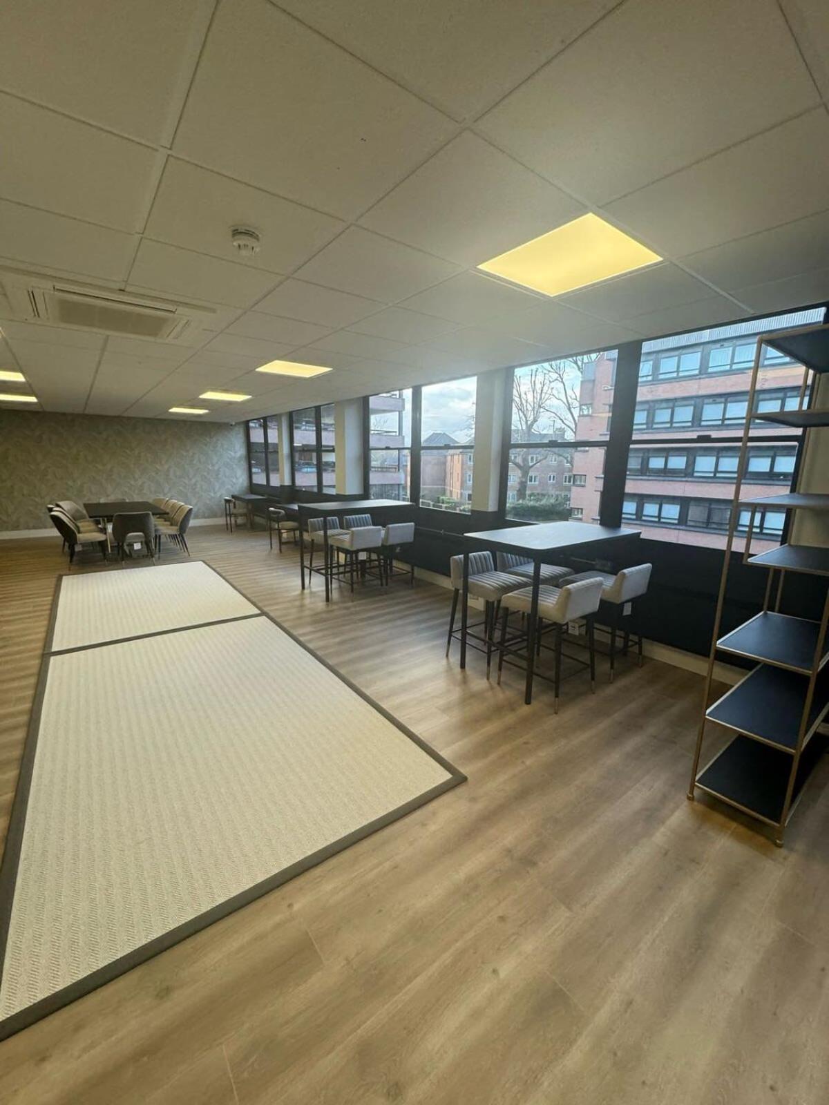 Bright Contemporary Studio In 이스트그린스테드 외부 사진