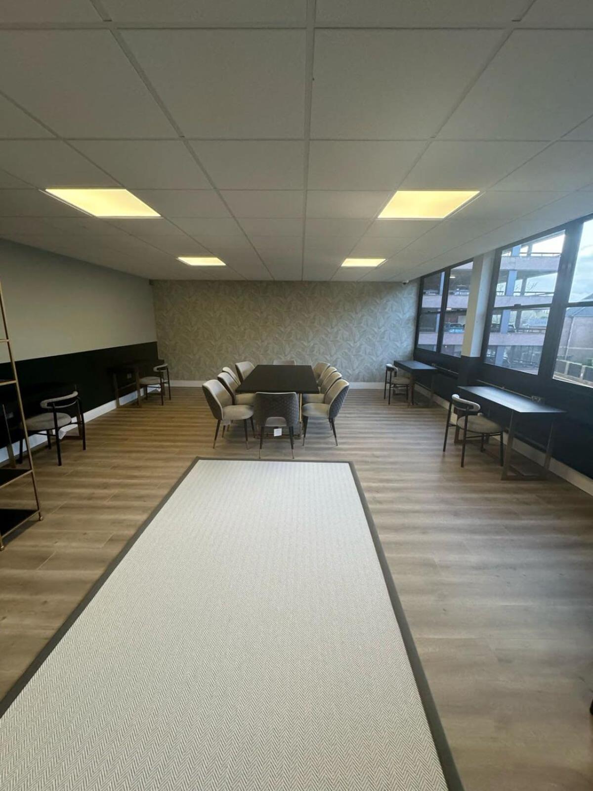 Bright Contemporary Studio In 이스트그린스테드 외부 사진