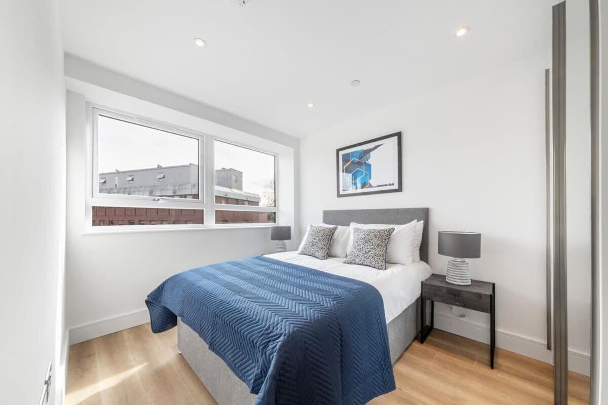Bright Contemporary Studio In 이스트그린스테드 외부 사진